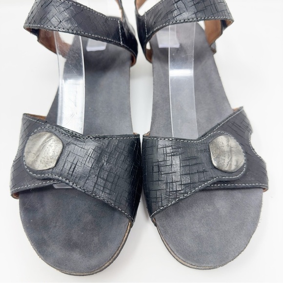 TAOS Trophy 2 Wedge Sandals - Picture 4 of 9